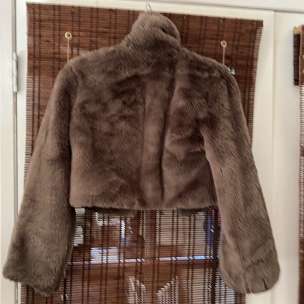 Cropped fur jacket 18” L  17” armpit to armpit - Picture 3 of 3